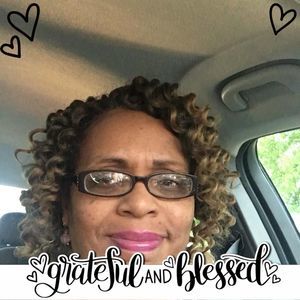 Meet your Posher, Laurie